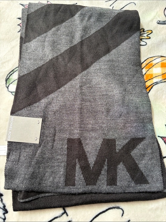 Michael Kors Other - Michael Kors Men's Gray Diagonal Stripe MK Logo Knit Scarf